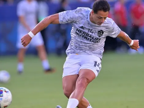 Chicharito Hernández hizo el oso tras fallar un gol debajo de la portería