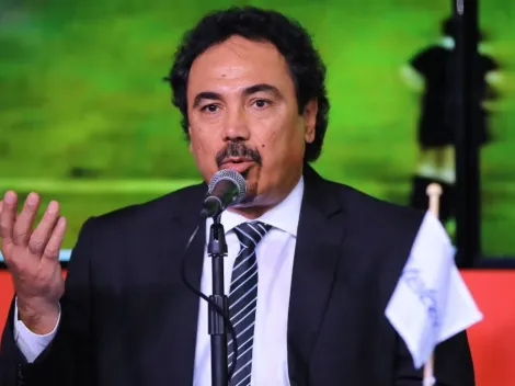 Hugo Sánchez, visto al salir de las instalaciones de importante equipo