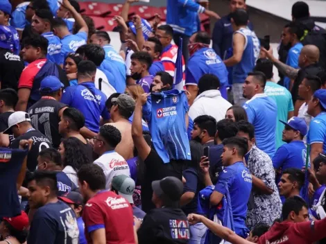 La particular protesta de la afición de Cruz Azul al minuto 35