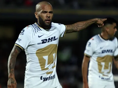 Dani Alves la pasó mal en su primer torneo con Pumas, revela Lillini