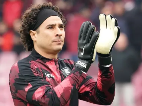 ¡Lo prefieren a él! Aficionados del Salernitana piden la titularidad de Memo Ochoa