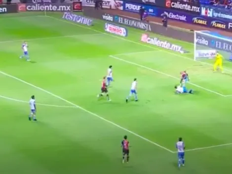 Julián Quiñones sorprende a Puebla con un golazo de chilena