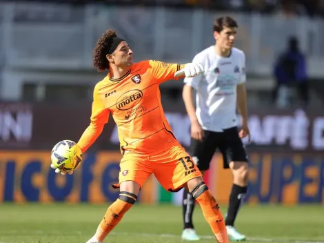 VIDEO: La defensa no ayuda a Memo Ochoa