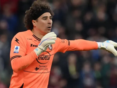 El increíble gesto de dos aficionados con Guillermo Ochoa