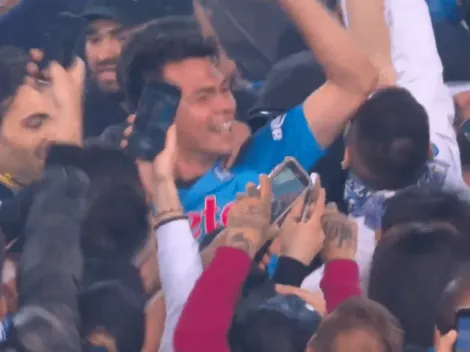 Afición del Napoli invade el campo y celebra el título cargando a Lozano