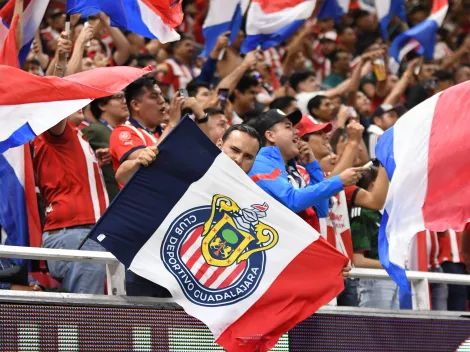 ¡Es una locura! Tremendo recibimiento de afición a Chivas