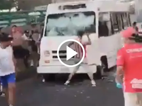 La brutal pelea entre aficionados de Cruz Azul y Chivas