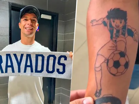 Aficionado de Rayados sorprende a Óliver Torres con tatuaje en su honor