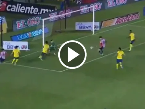 Video: el increíble gol fallado por Hormiga González ante América