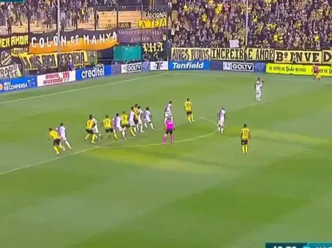 ¡Sonríe Toluca! Leo Fernández marcó un golazo de tiro libre para Peñarol