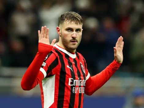 Gol y gesto de perdón: Santiago Giménez anotó en Milan vs. Feyenoord