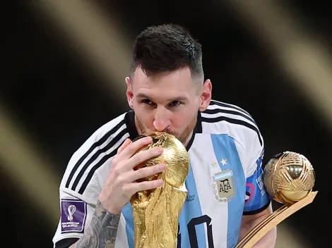Así reaccionó Lionel Messi al reencontrarse con la Copa del Mundo