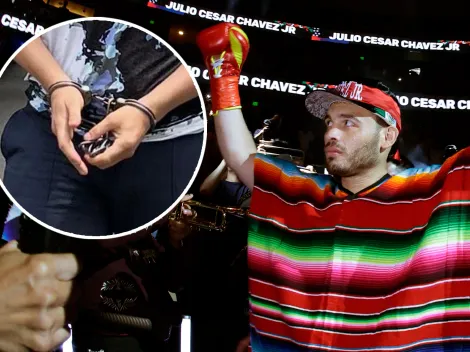 Julio César Chávez Jr. apareció esposado de pies y manos