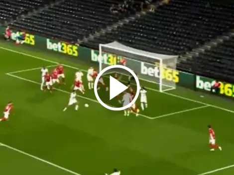 Raúl Jiménez sorprende en la Carabao Cup con un control y volea brillante para Fulham