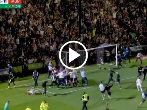 Otro papelón de Manchester United: Grimsby Town lo eliminó y su afición invadió el campo