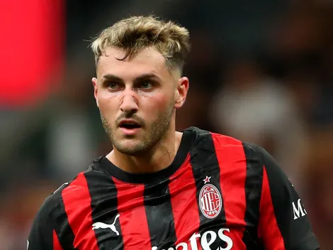Emblema de Milan defendió a Santi Giménez tras las críticas