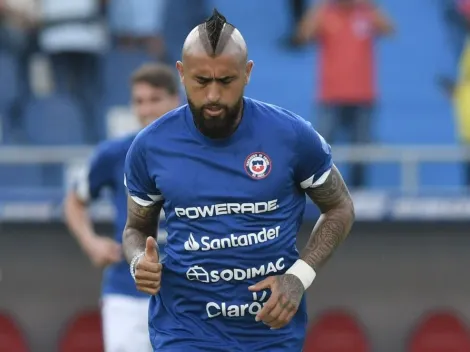 Arturo Vidal se ganó la tarjeta amarilla con esta falta y no estará para el Perú ante Chile en octubre