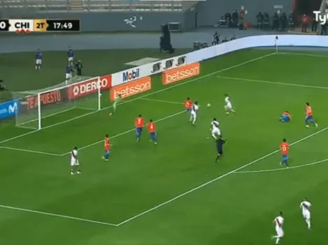 Esta vez no perdonó: Sergio Peña peleó el balón dentro del área y pone el 2-0 ante Chile