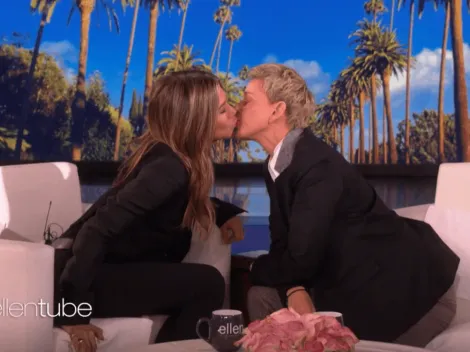 Video: Jennifer Aniston y Ellen DeGeneres se fundieron en un beso en vivo