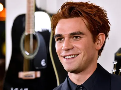 KJ Apa admitió que lo agota hacer escenas sin camisa en Riverdale