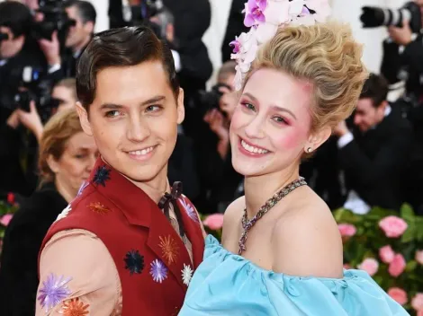 Cole Sprouse y Lili Reinhart se alejan cada vez más