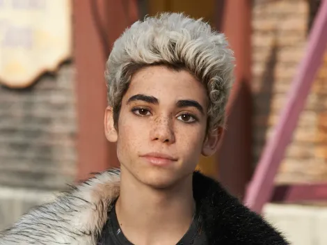 What happened to Carlos in 'Descendants 4'?