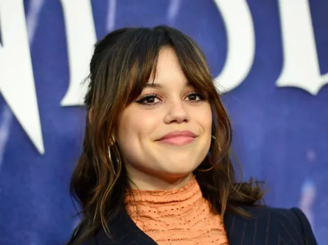 Jenna Ortega fue vista fumando en público y su madre criticó ese hábito en redes