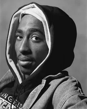 El rapero Tupac Shakur contaba con 25 años al momento de su asesinato. Imagen: Creative Commons.