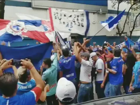 Aficionados de Cruz Azul animaron la previa en el Estadio Azul