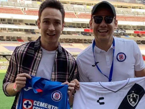 ¿Nuevo refuerzo? Cruz Azul obsequia su playera a "Zombie" de Club de Cuervos