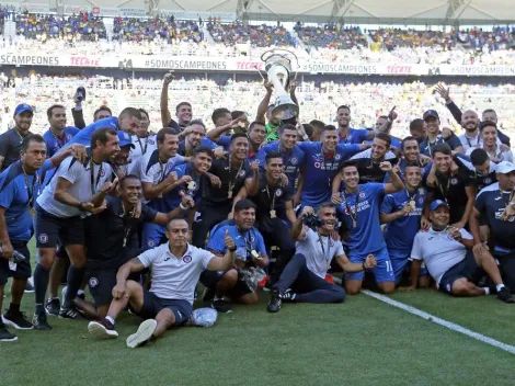 Cruz Azul levantó la Supercopa MX y el plantel festejó su primer título este 2019