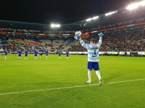 Insólito: 'Chaco' Giménez juega de portero en su partido de despedida