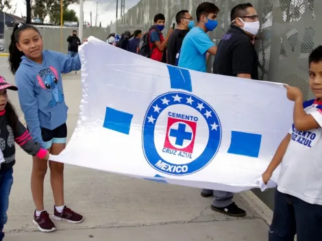 Afición de Cruz Azul llega al estadio para apoyar al equipo vs Puebla