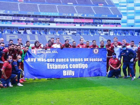 Plantel de Cruz Azul y su manta en apoyo a Billy Álvarez