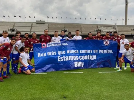 Plantel de Cruz Azul de nuevo extiende una manta en apoyo a Billy