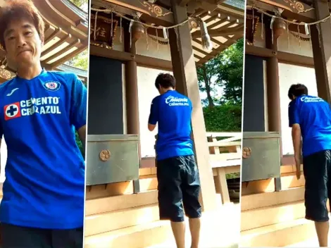 Aficionado japonés reza en un santuario para que Cruz Azul sea campeón