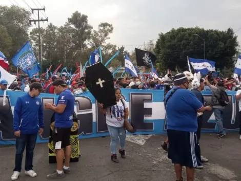 La afición de Cruz Azul copa el Azteca en la previa del Clásico Joven