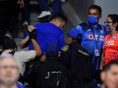 ¡Por peleoneros! Expulsan a aficionados en el Cruz Azul vs Tigres