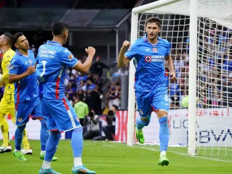 Cruz Azul mantiene el invicto con doblete de Santi Giménez