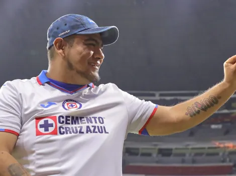 Aczino improvisó para todo Cruz Azul y auguró la décima