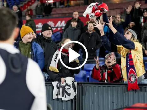 El gesto de Santi Giménez que hizo llorar a una fanática de Feyenoord