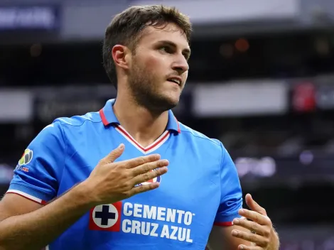 Figura del América contó cómo ayudo a Santi Giménez en Cruz Azul