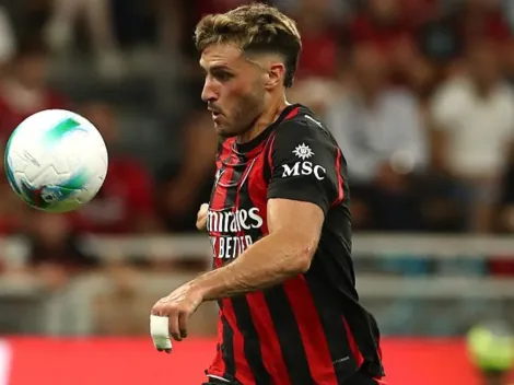 Santiago Giménez lesionó a un compañero y la afición de Milan estalló