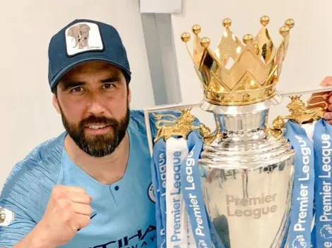 Bravo celebró con el Manchester City campeón de la Premier League