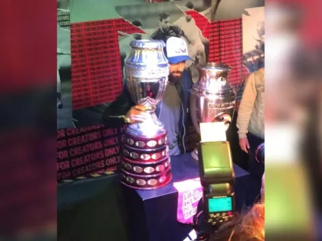 Bravo reaparece fotografiándose con las Copa América