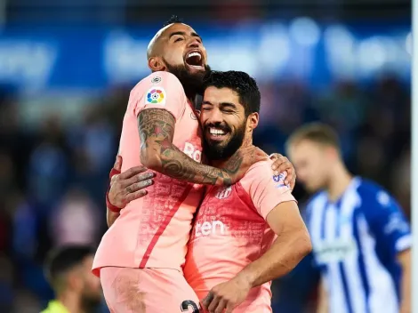 Arturo Vidal le cuenta la firme de la Roja a Luis Suárez