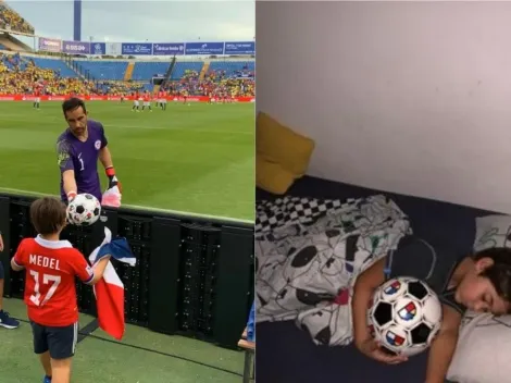 Gran gesto: Bravo llama a niño de la tribuna y le regala un balón