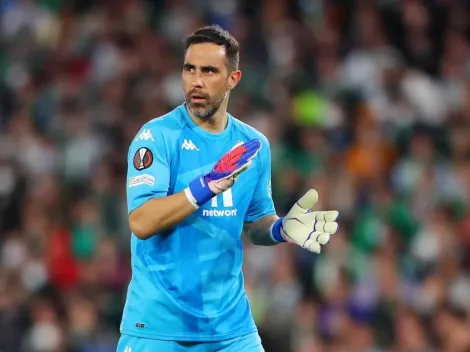 Claudio Bravo mantiene vivo al Betis en la Europa League