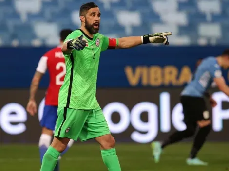 ¿Cuánto dura el contrato de Claudio Bravo y cuándo podría volver a Colo Colo?