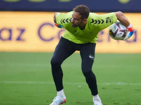 Video: Bravo desde el piso salva la portería del Betis con candado fortalecido